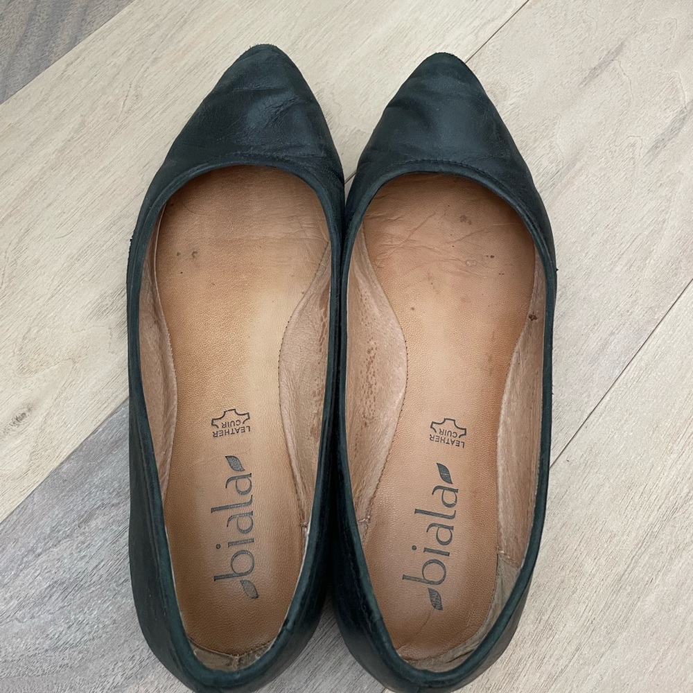 Black size 7 Biala flats